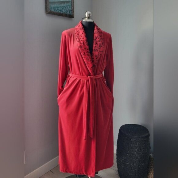 Vintage 90's Velvet Red House coat Size Small - Picture 12 of 16